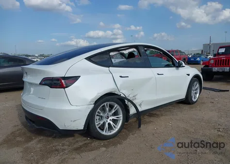 2022 Tesla Model Y Long Range Dual Motor All-Wheel Drive z USA, uszkodzony, nr VIN 7SAYGDEE5NF375324